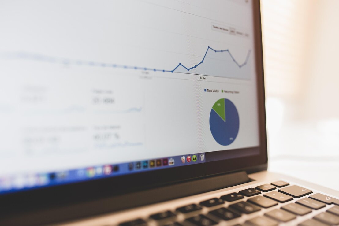 Scheduler reviewing KPI dashboard